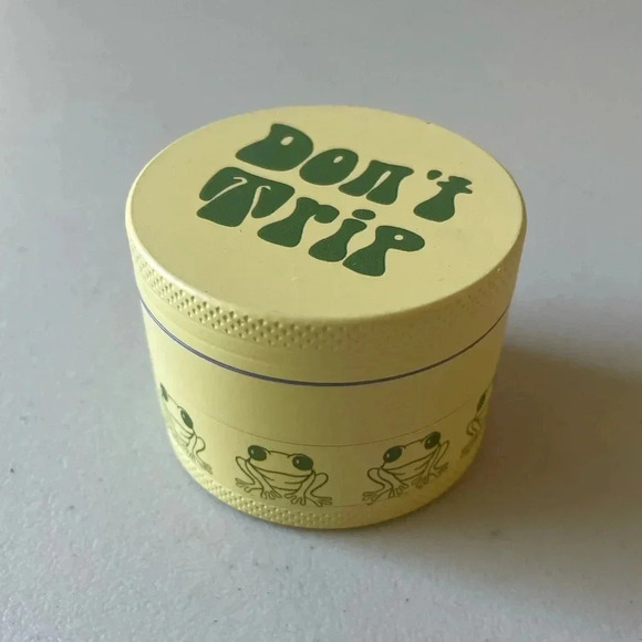NWT Urban Outfitters Don’t Trip Leaf Grinder - Picture 6 of 8